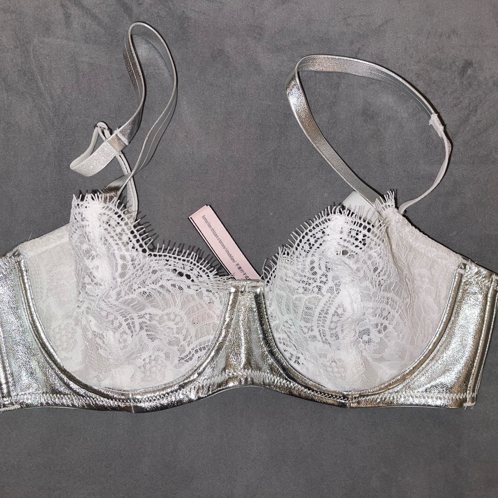 Victoria’s Secret Dream Angels Push-Up Bra without padding